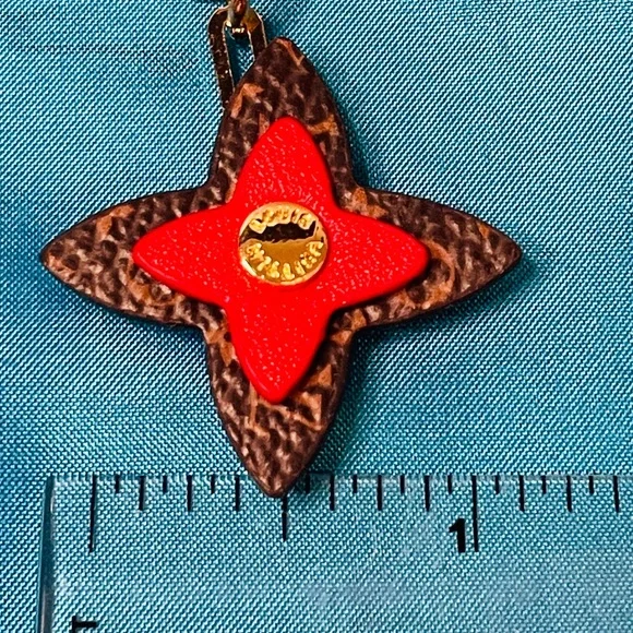 Louis Vuitton Red & Brown Flower Star Charm on Necklace NIB - Picture 4 of 7